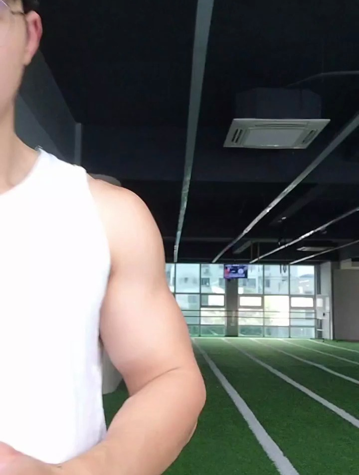 练八块腹肌品百味人生做气质男人