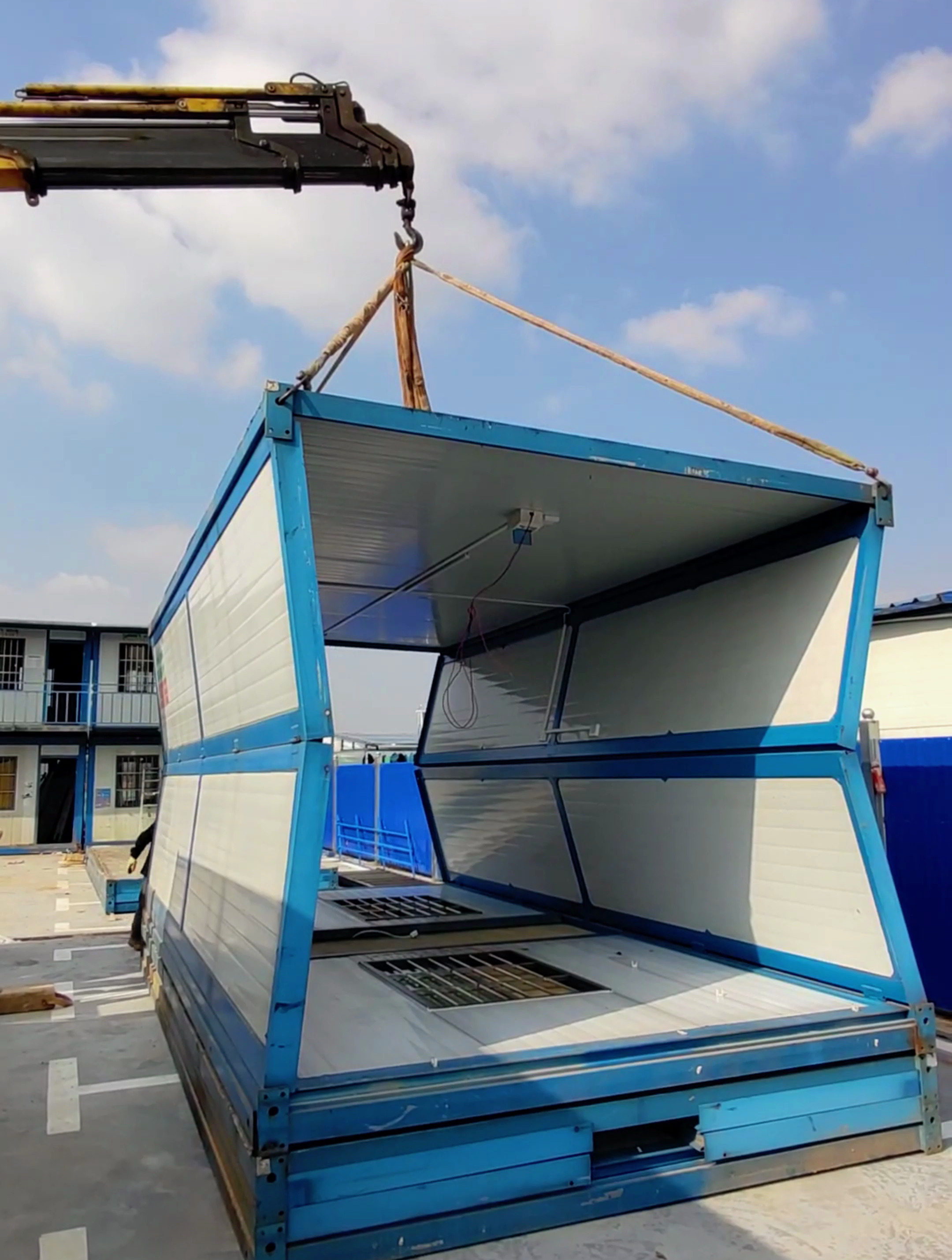 工地住人折叠集装箱房安装,意想不到的速度-度小视