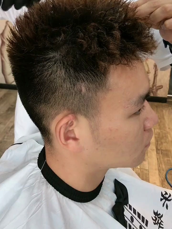 给大家表演一下换头术