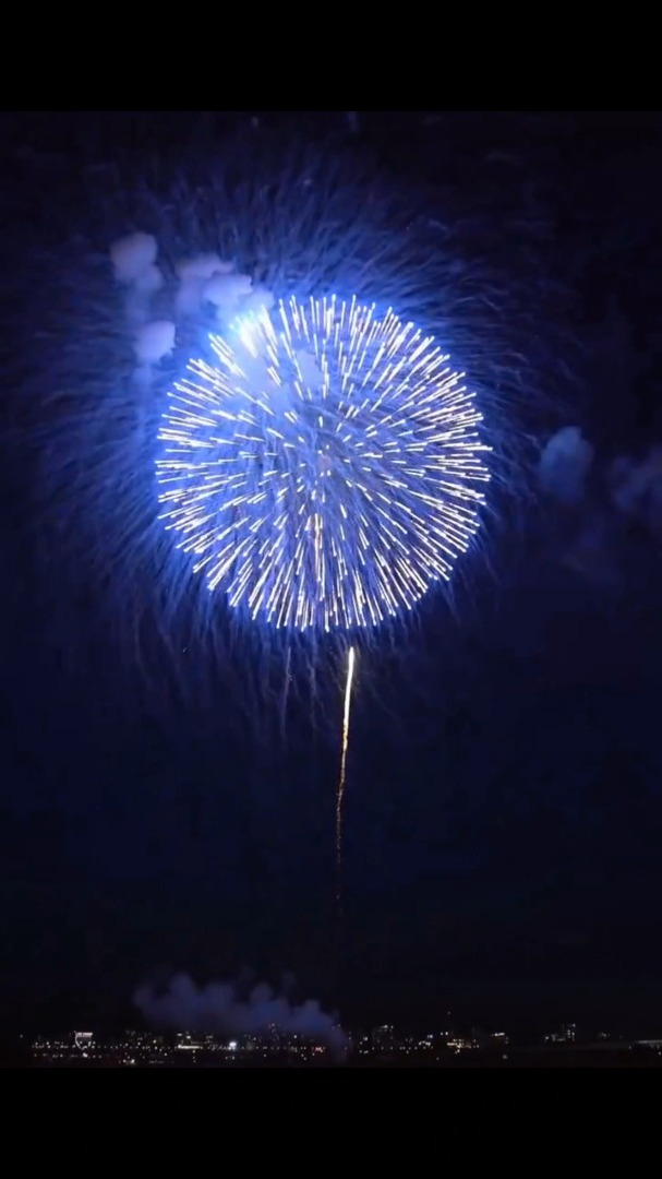 元宵节烟花秀,这个烟花效果你们觉得值多少钱,有愿望的赶紧许愿