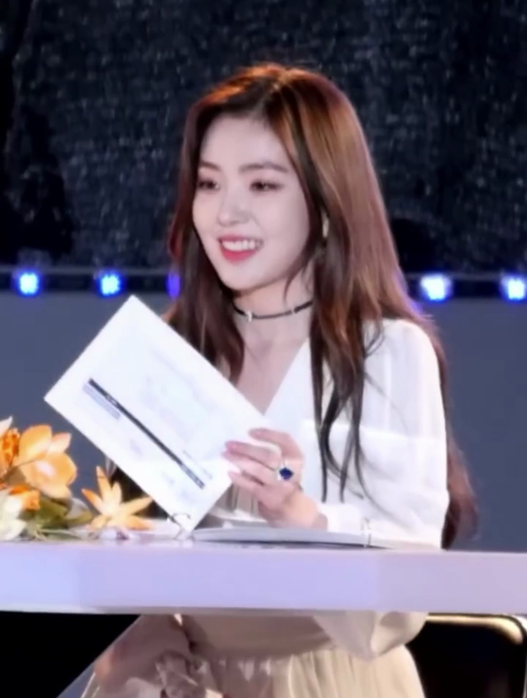 裴珠泫太美了.王嘉尔帮裴姐解围之后 姐姐看他眼里都是光