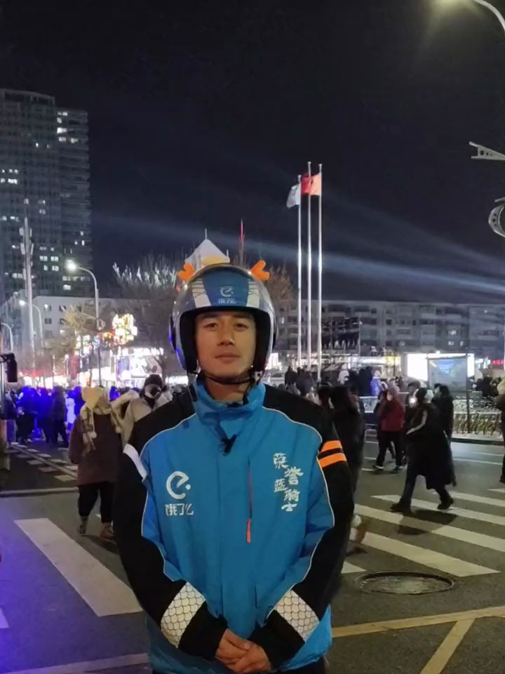 不是羽绒服买不起,而是蓝骑士工服更有性价比!-度小视