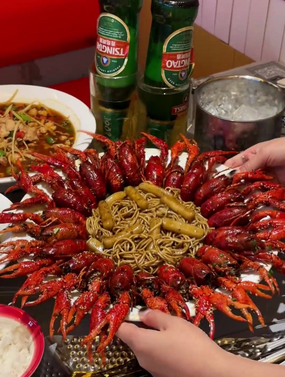 想要跟谁 吃小龙虾 喝啤酒!