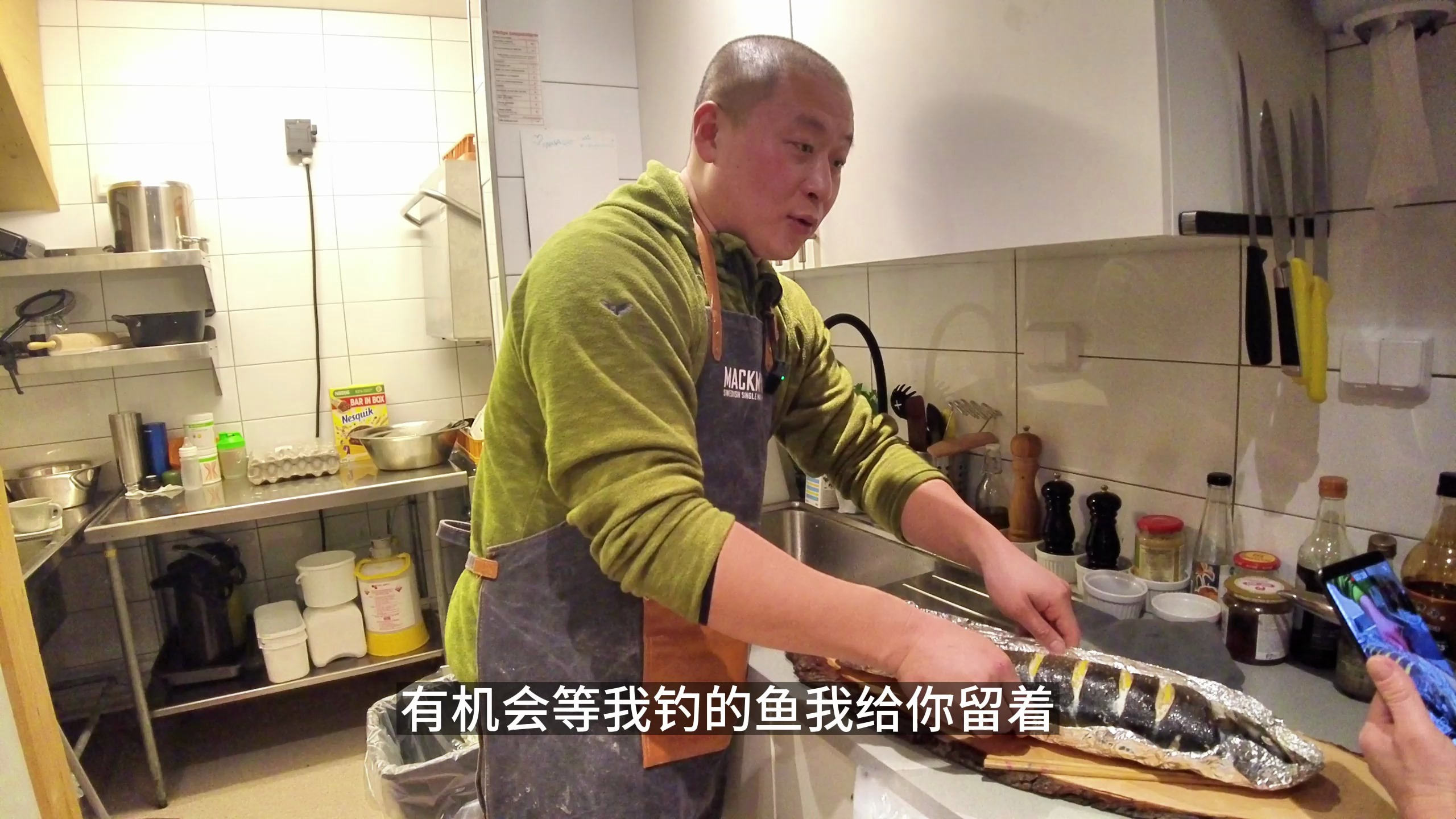 在北欧做一桌中餐感谢老板。感谢中国同胞的大鱼。童话故事的画面