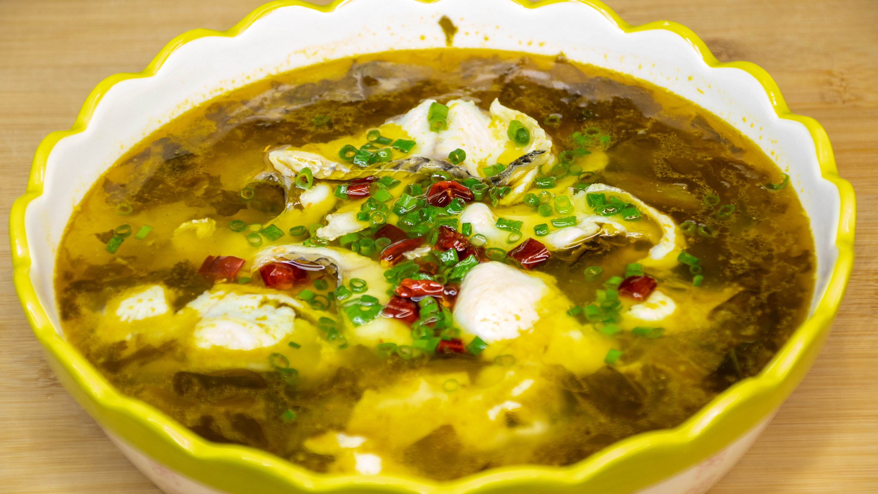 年夜饭想吃酸菜鱼不会做?试试这个酸菜鱼半成品,比煮泡面还简单