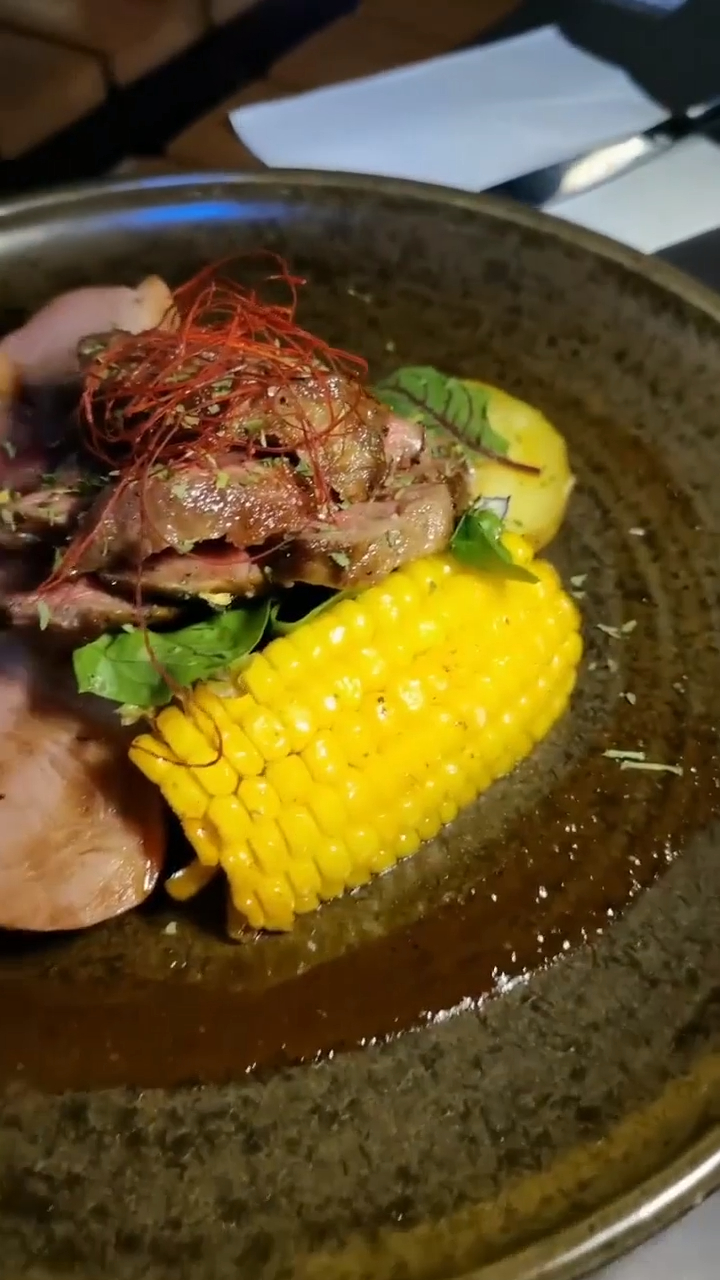 同一班疯癫的朋友食饭是什么感受