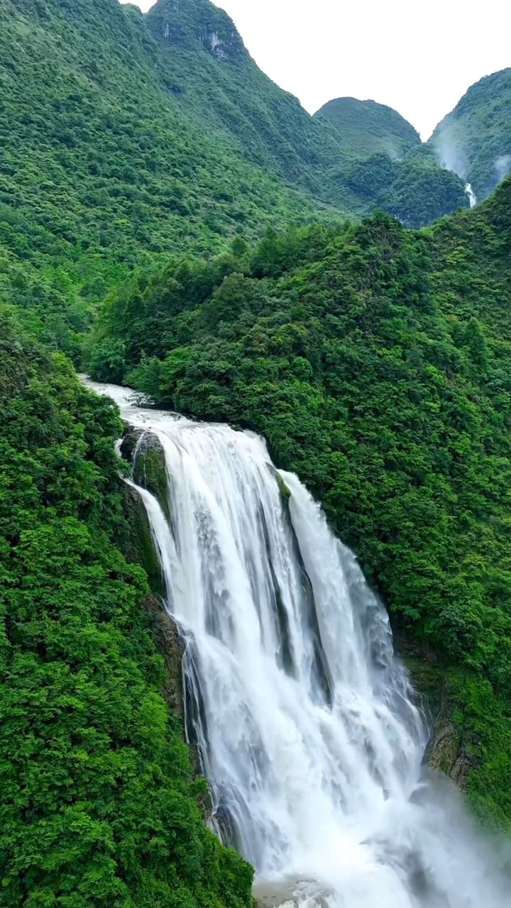 深山峡谷藏瀑布-贵州安顺滴水滩-度小视