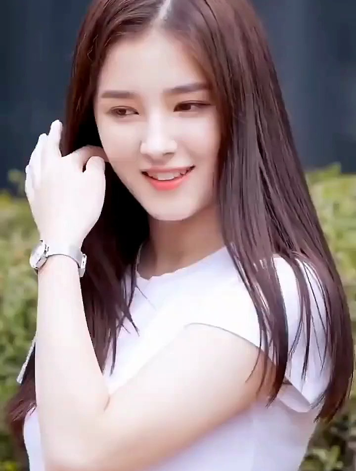 李承利,温柔唯美的清新少女,混血神颜太惊艳啦