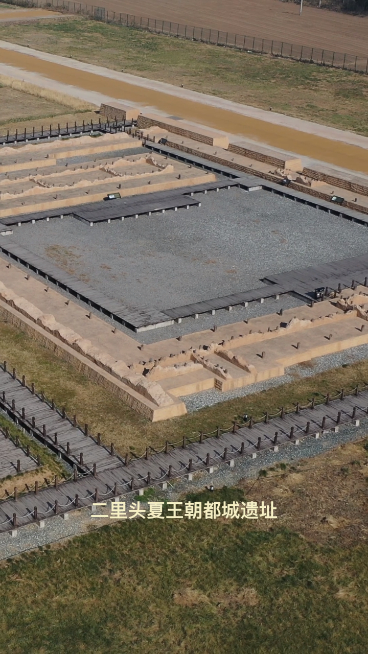 最早的中国二里头夏王朝都城遗址