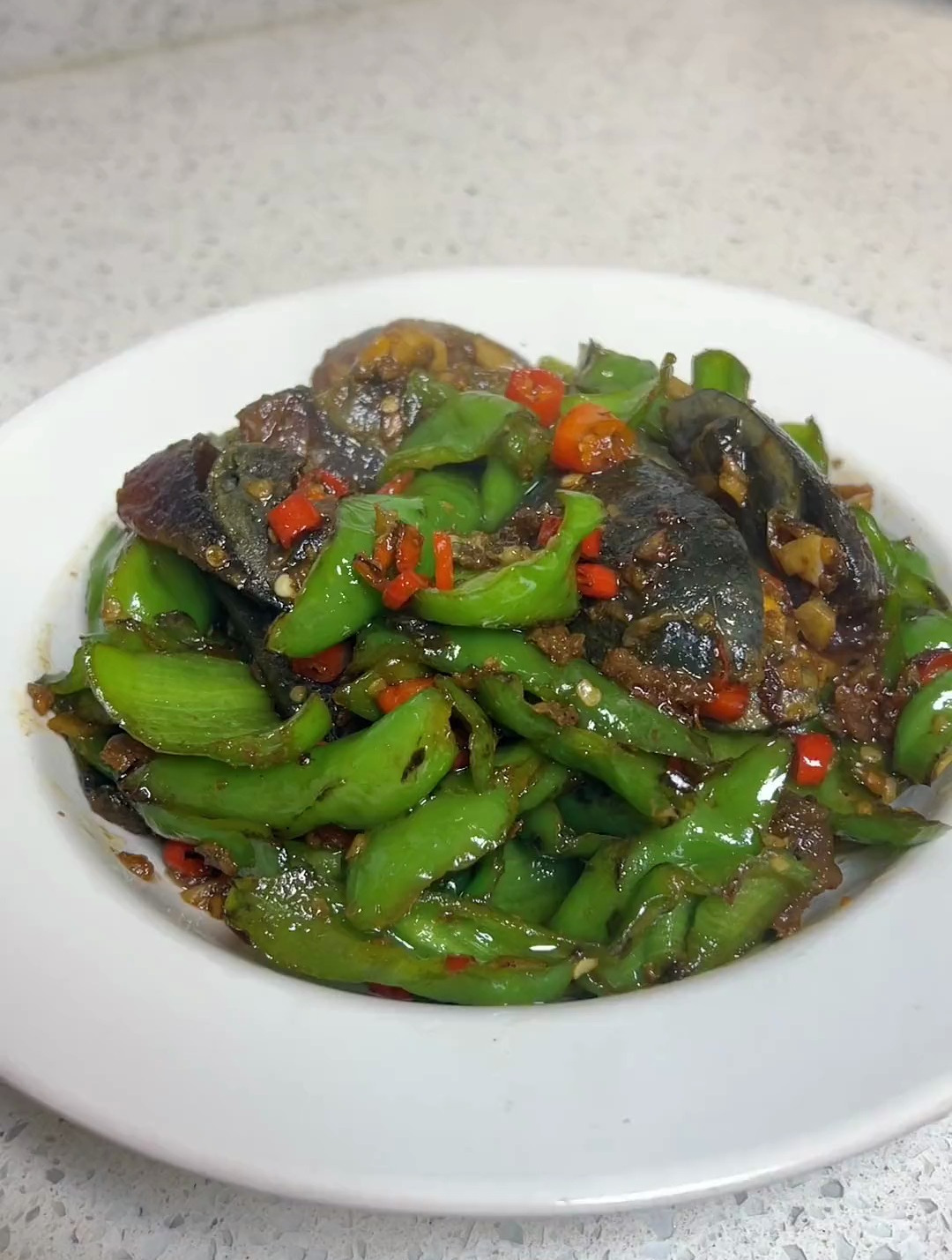 皮蛋炒青椒仿佛是打开了新世界的大门 好吃到尖叫-度小视