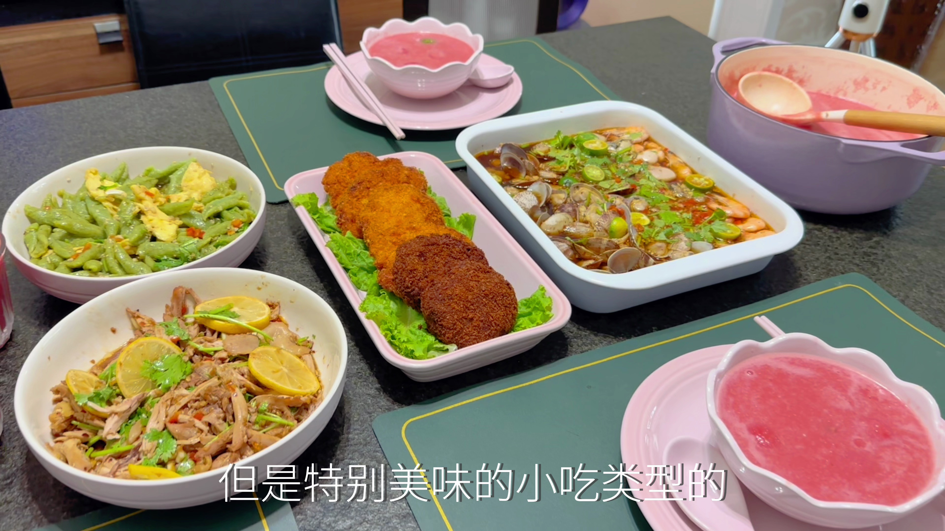 晒晒我家的午餐,夏天真的太适合吃凉拌菜,这一桌清爽开胃又解腻