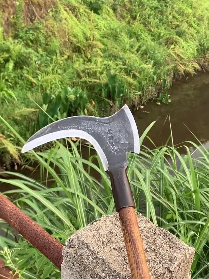 农村朋友都在用的"双砍镰刀",锰钢材质,可砍柴可割草,真厉害