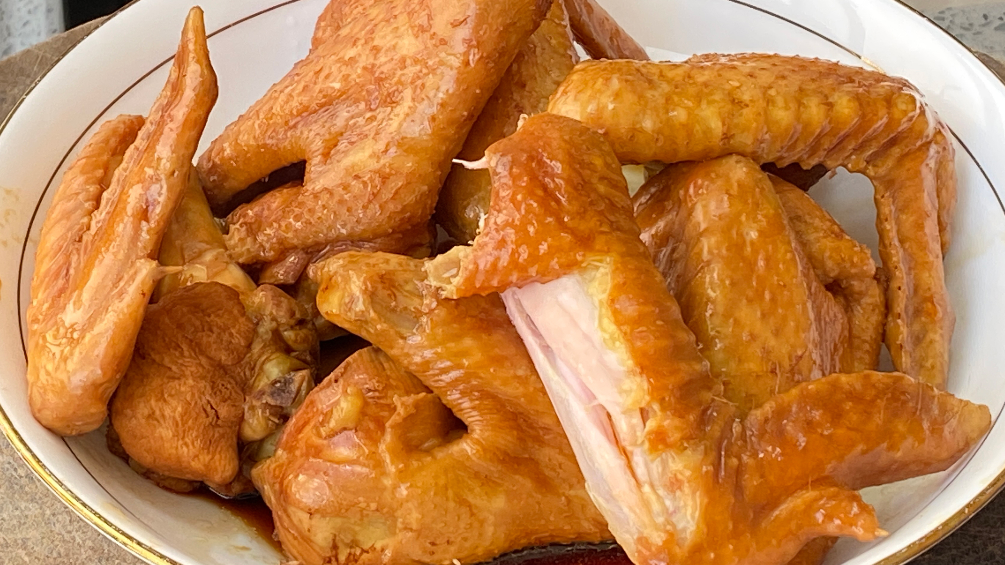 经典粤菜豉油鸡翅,鸡翅嫩滑多汁,做法简单味道好