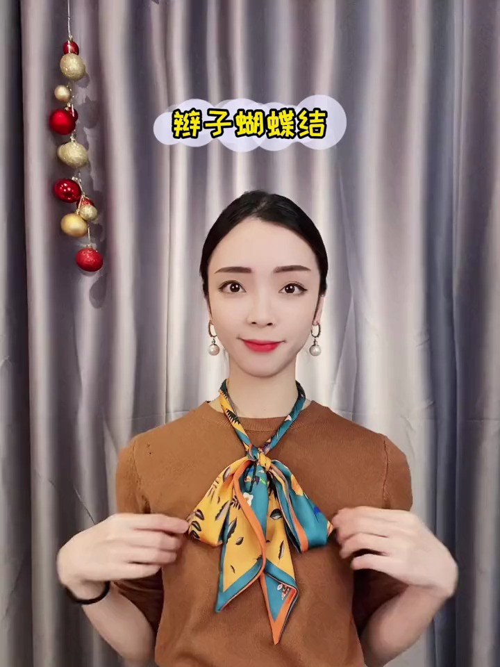 女人春天不要光着脖子,学会这些丝巾系法,气质提升一个档次!