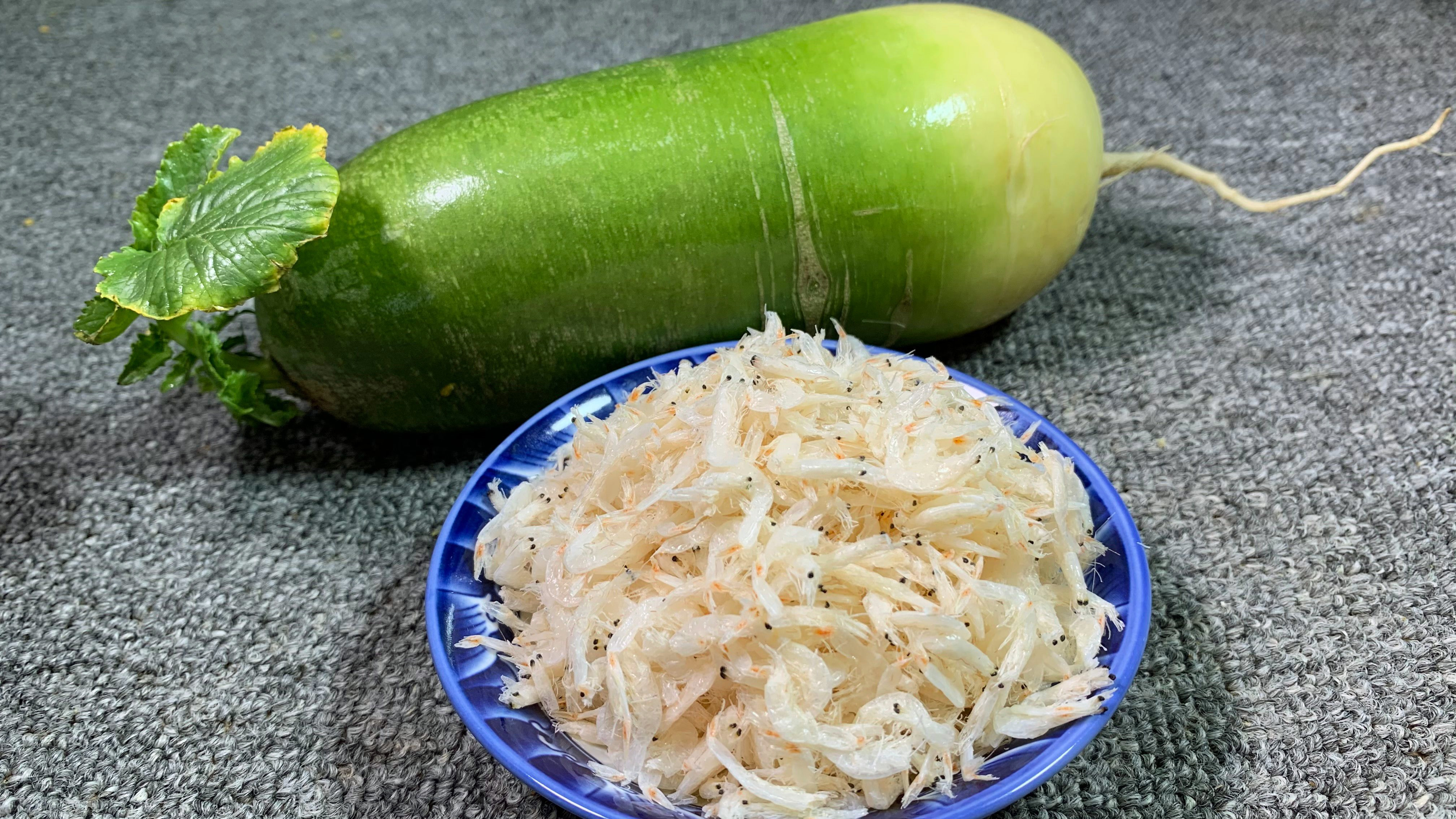 萝卜和虾皮是绝配，教你超好吃做法，不油炸不做馅，出锅后超下饭