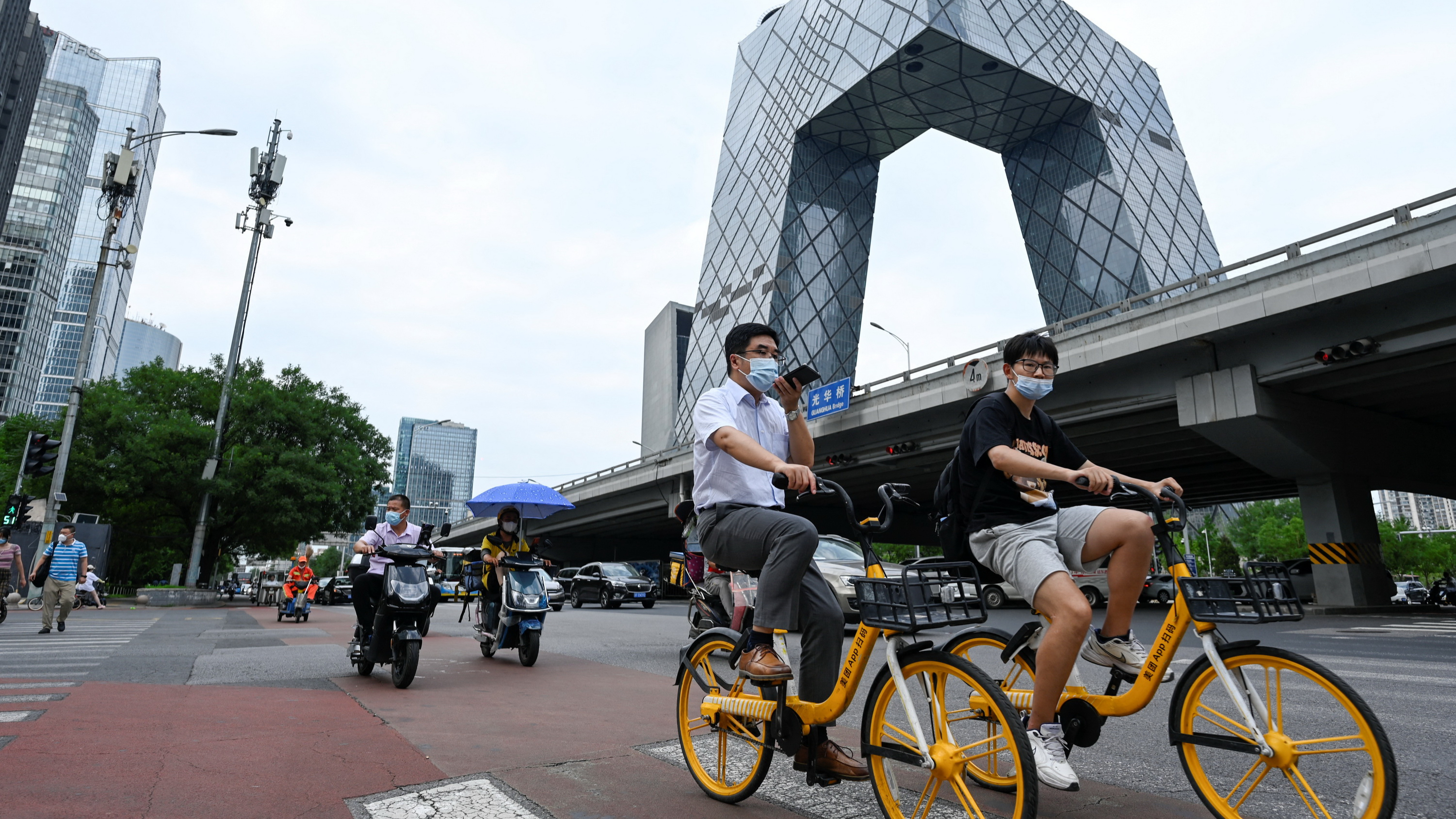 8月疯狂：4批美政客窜台！我们心情怎么比佩洛西降落一刻更平静？