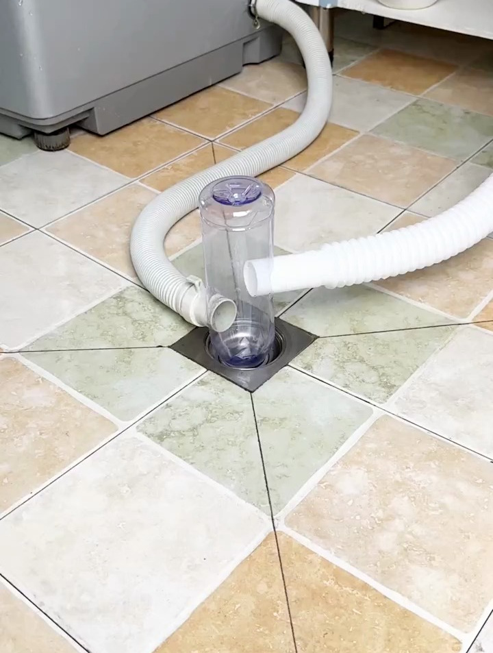 洗衣机排水弯头 矿泉水瓶子还能这么玩 生活小妙招