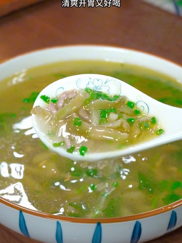 鲜美好喝的榨菜肉丝汤