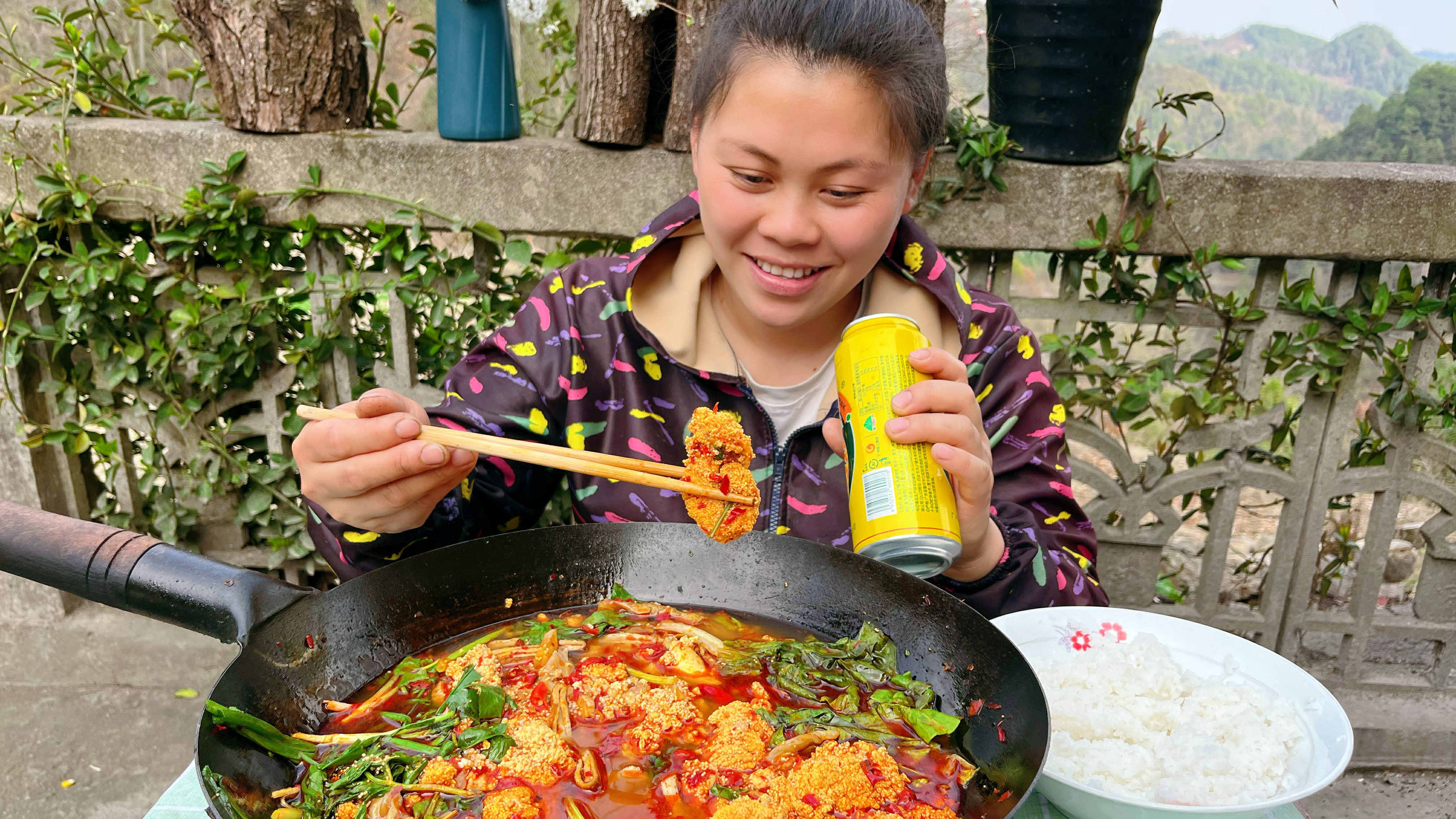 今天种了很多土豆,干完活做一锅酸辣鱼蛋,配瓶饮料欧妹吃过瘾了