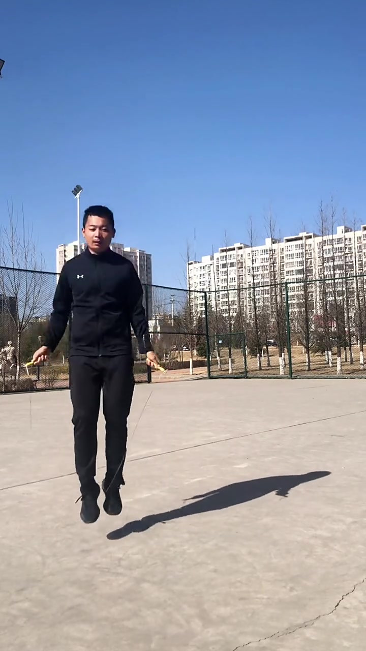 2021年第一组三摇跳绳……保持了16年的一百加三摇状态……-度小视