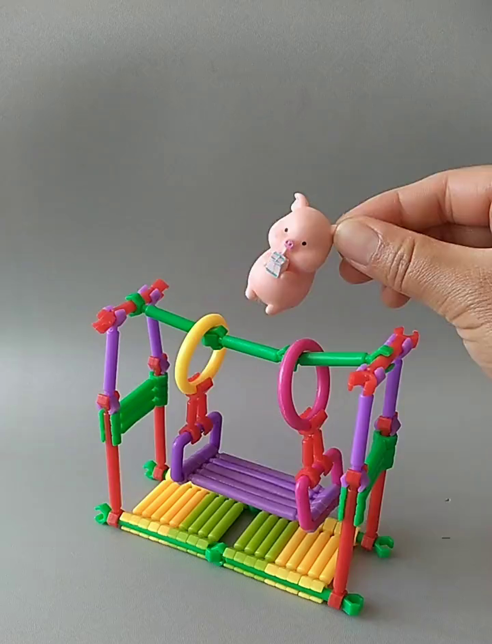 孩子们,跟我一起动手拼搭