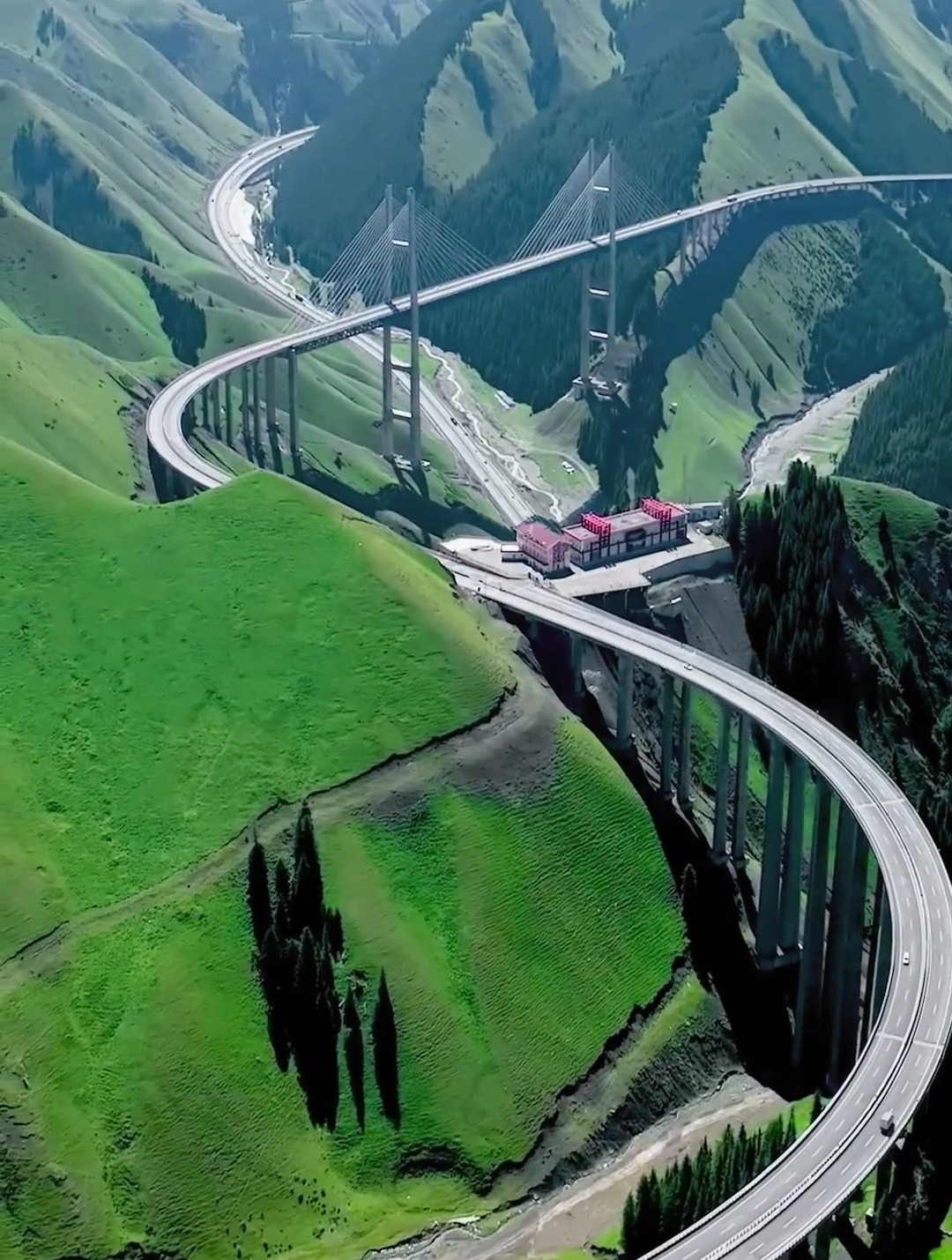 大美中国之新疆,伊犁第一景果子沟大桥,任何季节都是辣么美