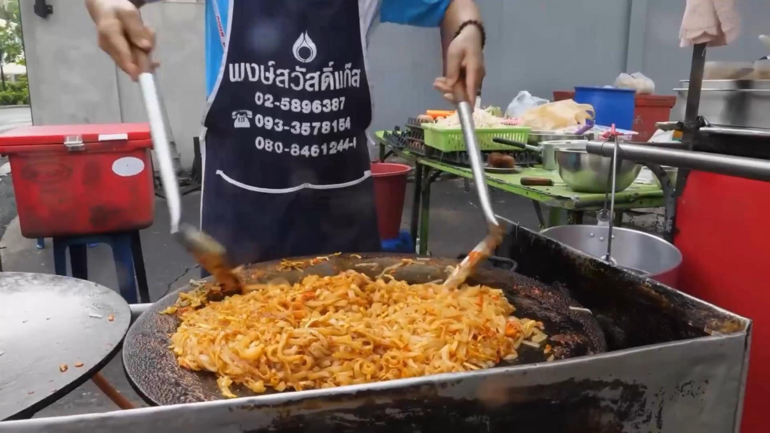 泰国的国民级美食,酸咸鲜辣的泰式炒河粉,每一口都是爽嫩弹牙