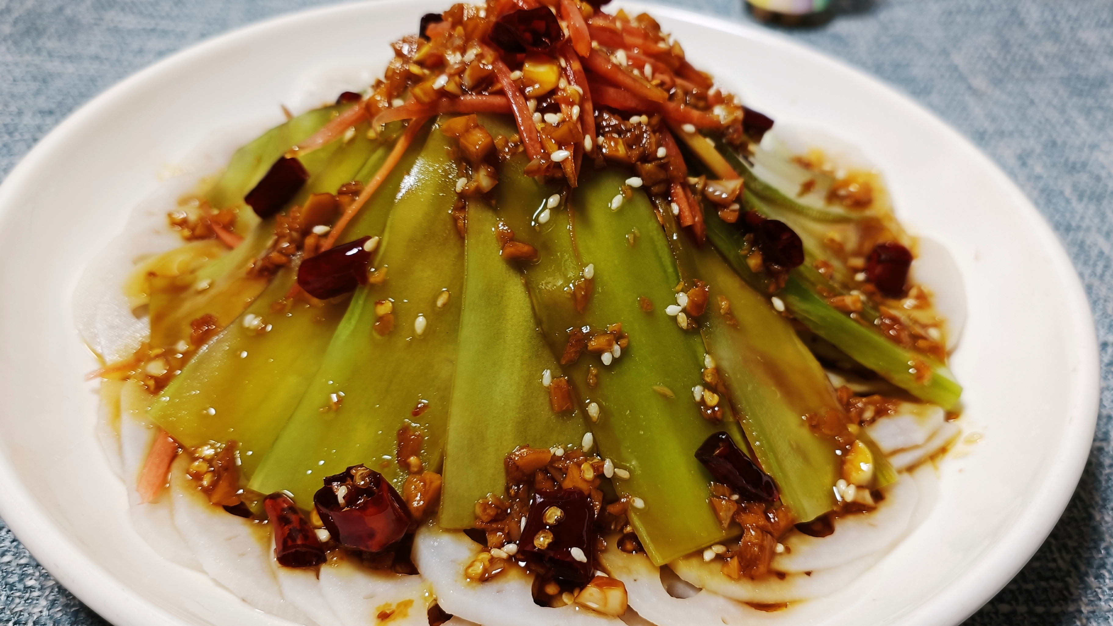 新年快乐!年夜饭上一道解腻的素菜分享给大家,清脆爽口,巴适