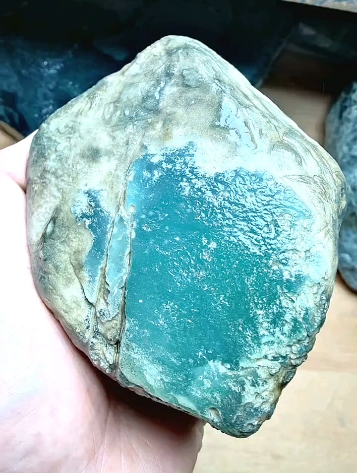 翡翠原石木那天空蓝料子,冰感十足