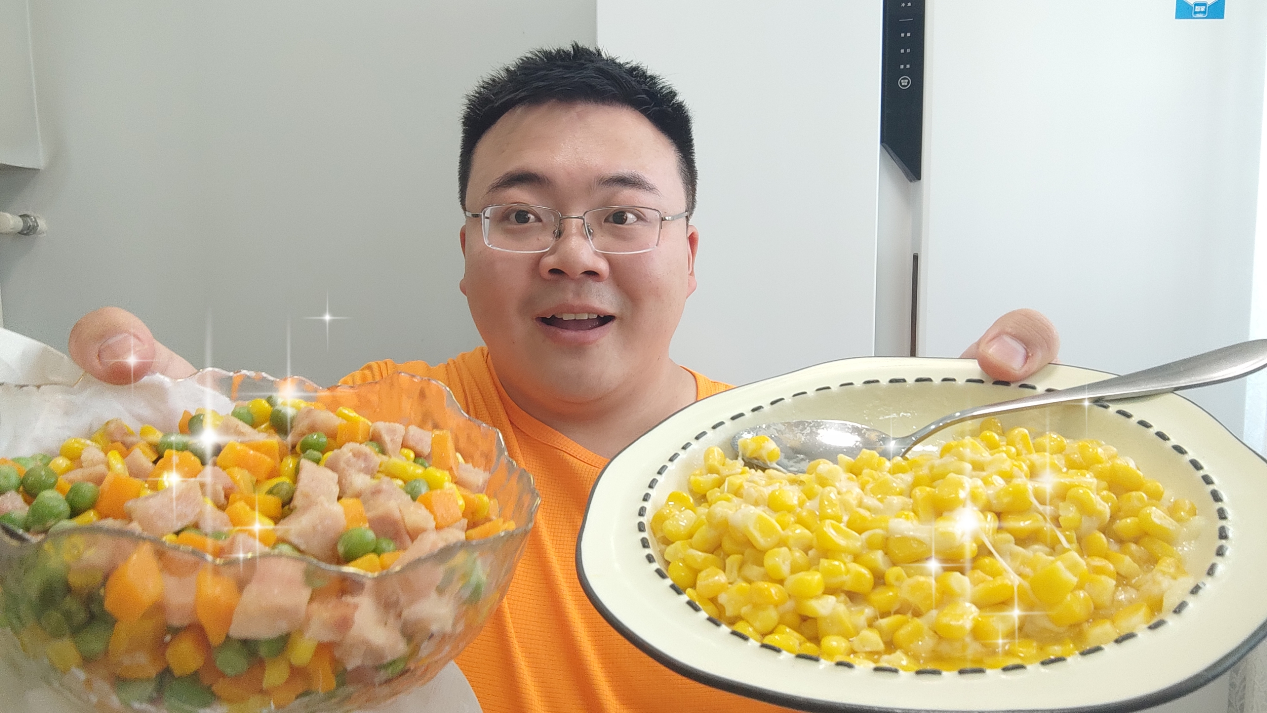 用玉米粒给老板娘做了两个菜,太好吃了,全被我吃光了!