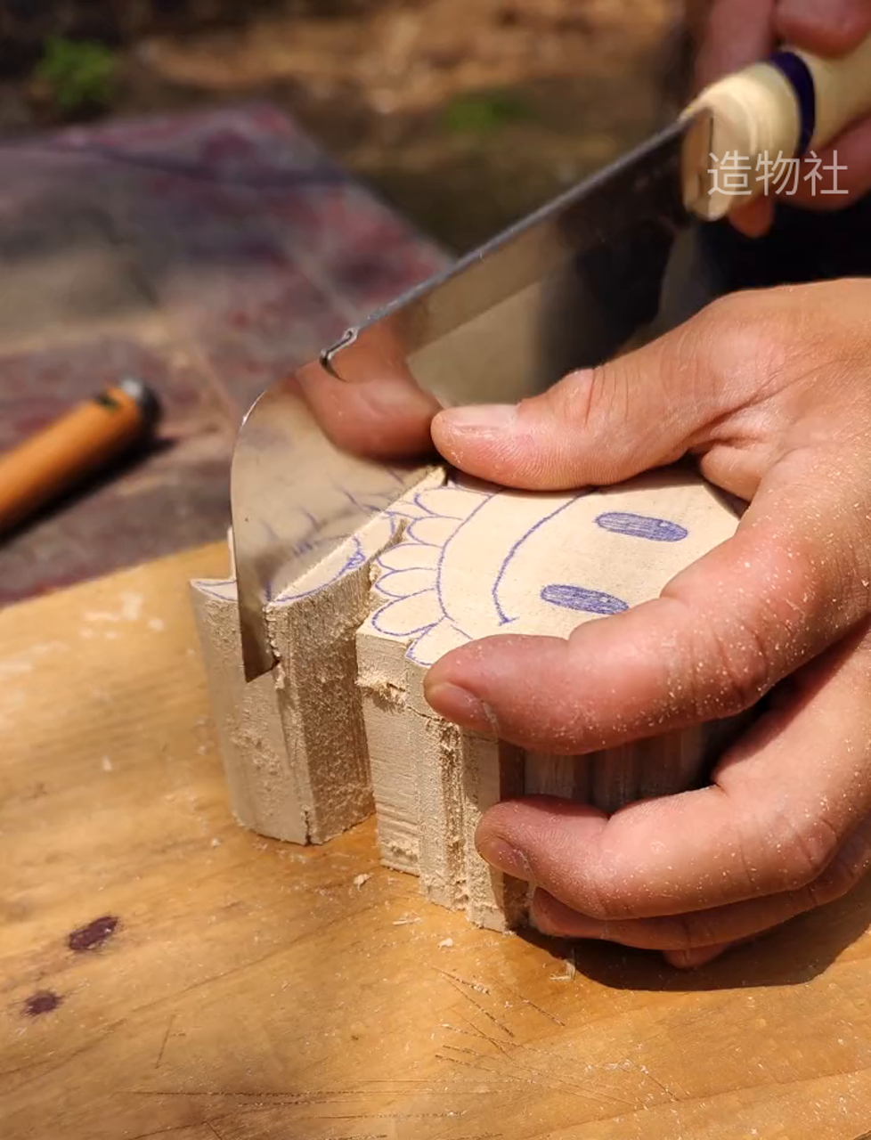 心里只装着你,阳光下成长的木雕艺术