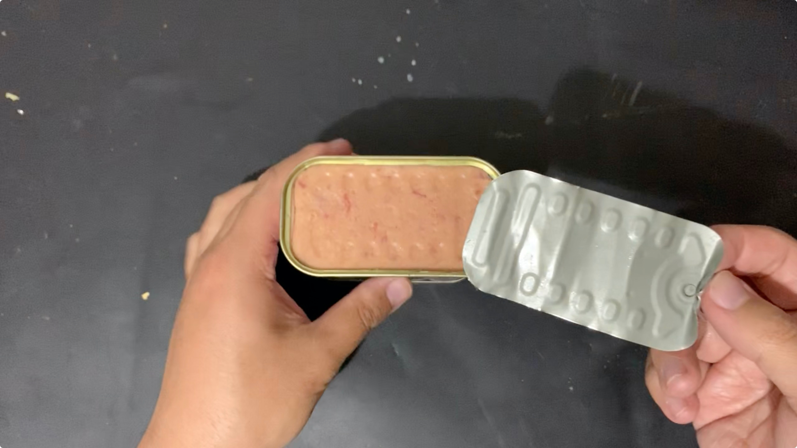 午餐肉罐头打开盖子别急着扔,原来还能这么用!