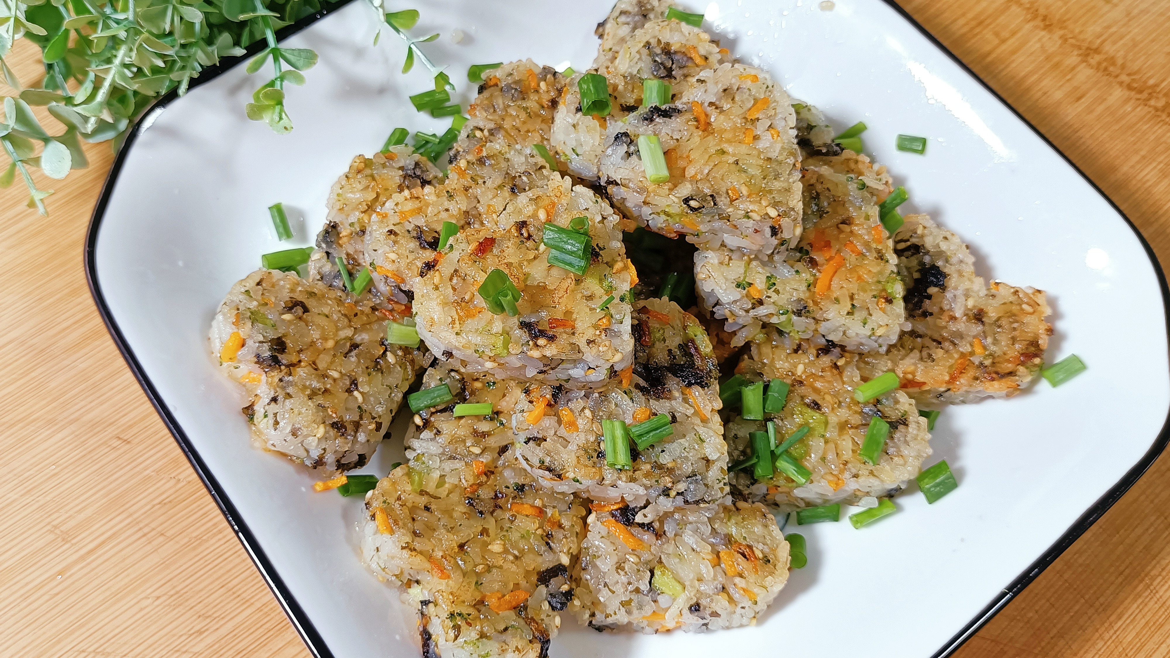 夏天孩子不爱吃饭,试试这款海苔饭团,绝对吃了一次还想再吃