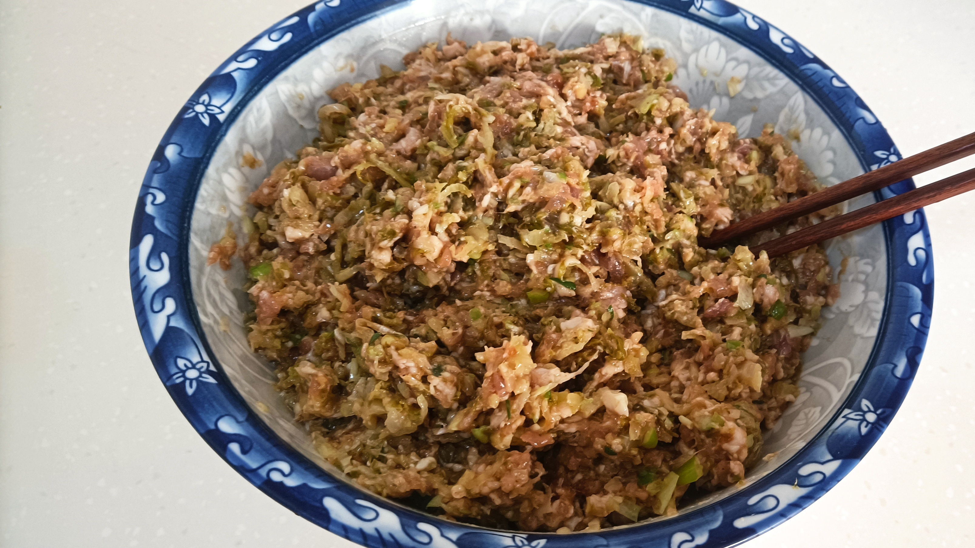 东北特色的酸菜猪肉馅,原来是这样调出来的,简单明了容易学