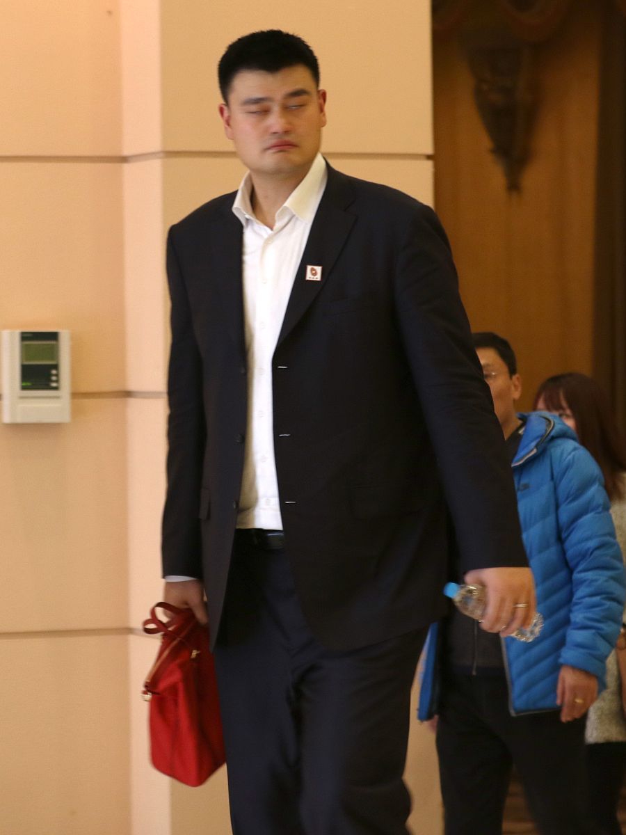 巨星姚明,谦虚低调,十分细心!