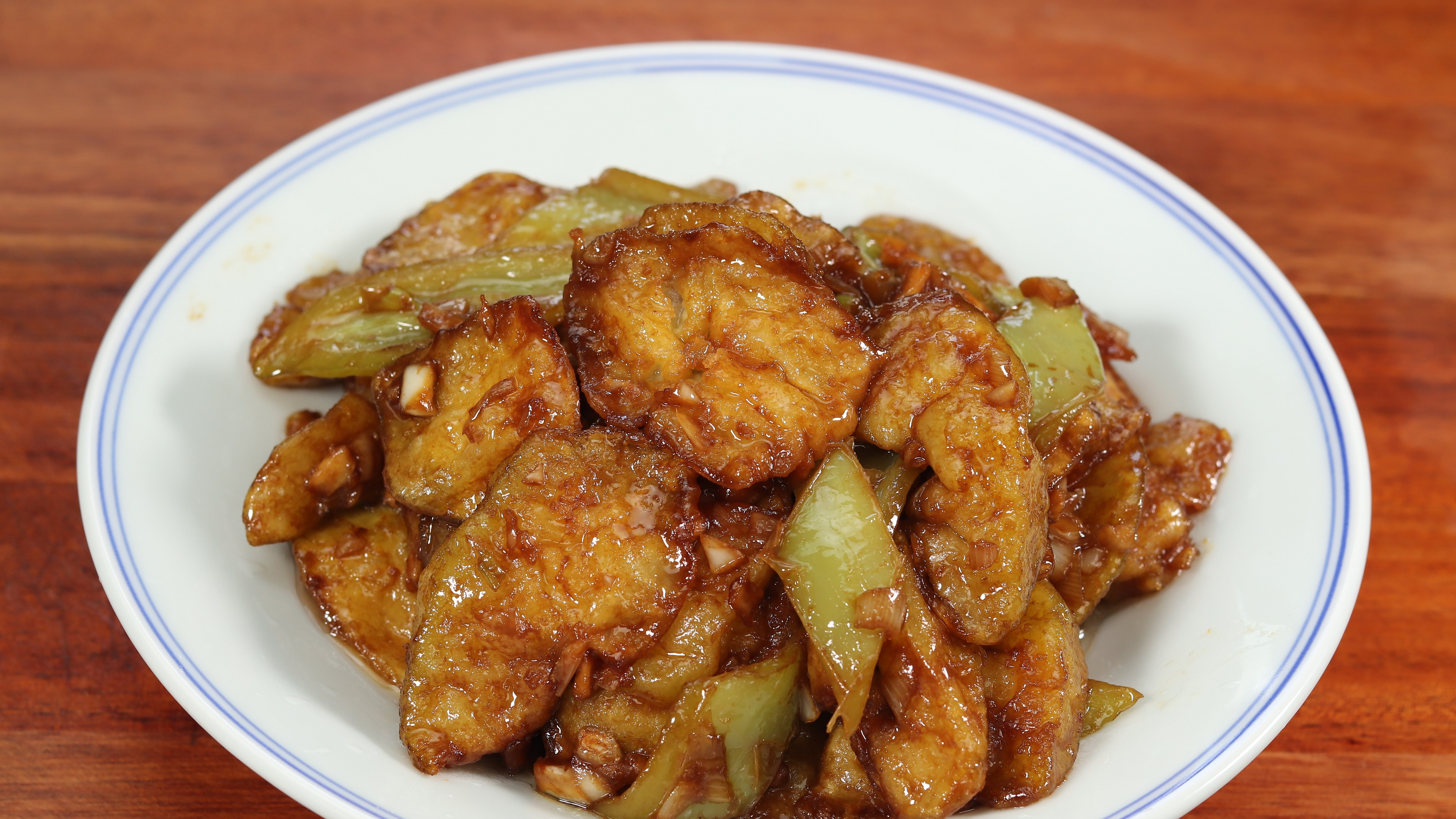 今天才知道,烧茄子不要直接下锅,教你一招,鲜香入味好吃不油腻