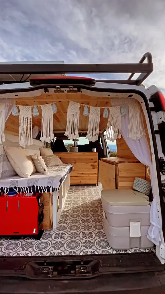 vanlife 房车改装 床车改装 露营车 房车生活 房车旅行