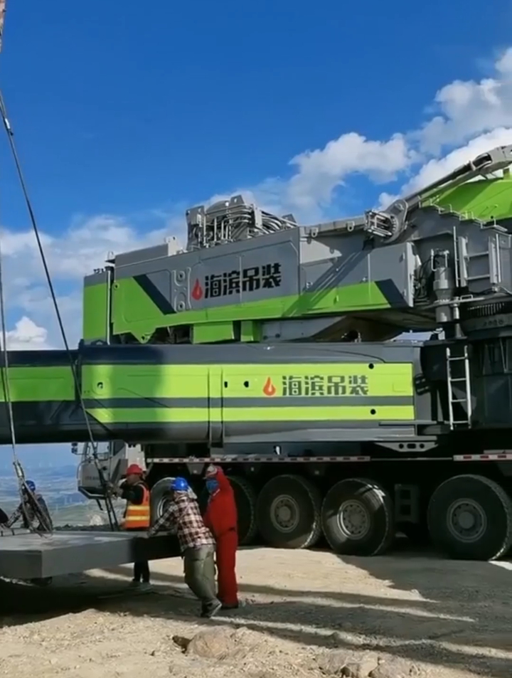 奇趣吊车2000吨支腿大不大搞笑!