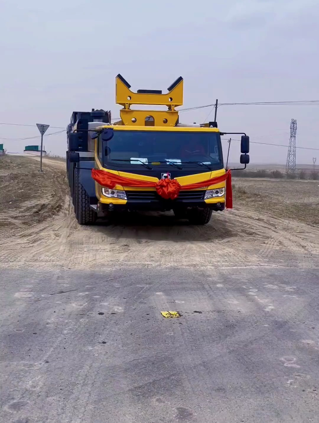 真正世界第一徐工2600吨吊车超越德国利勃海尔