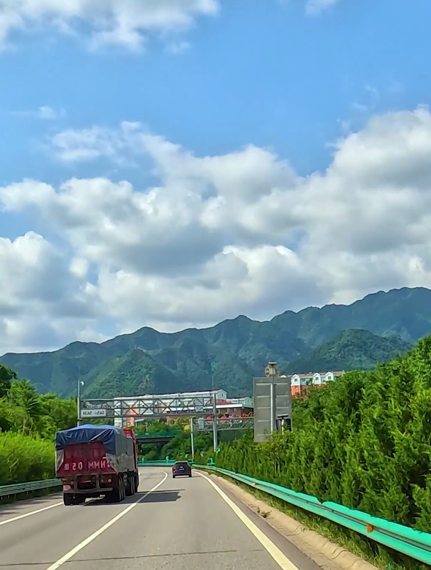 連霍高速(g30)河南靈寶段沿途秦嶺景色