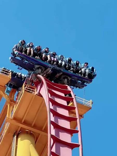 玩转游乐场 你们敢玩吗😂-度小视