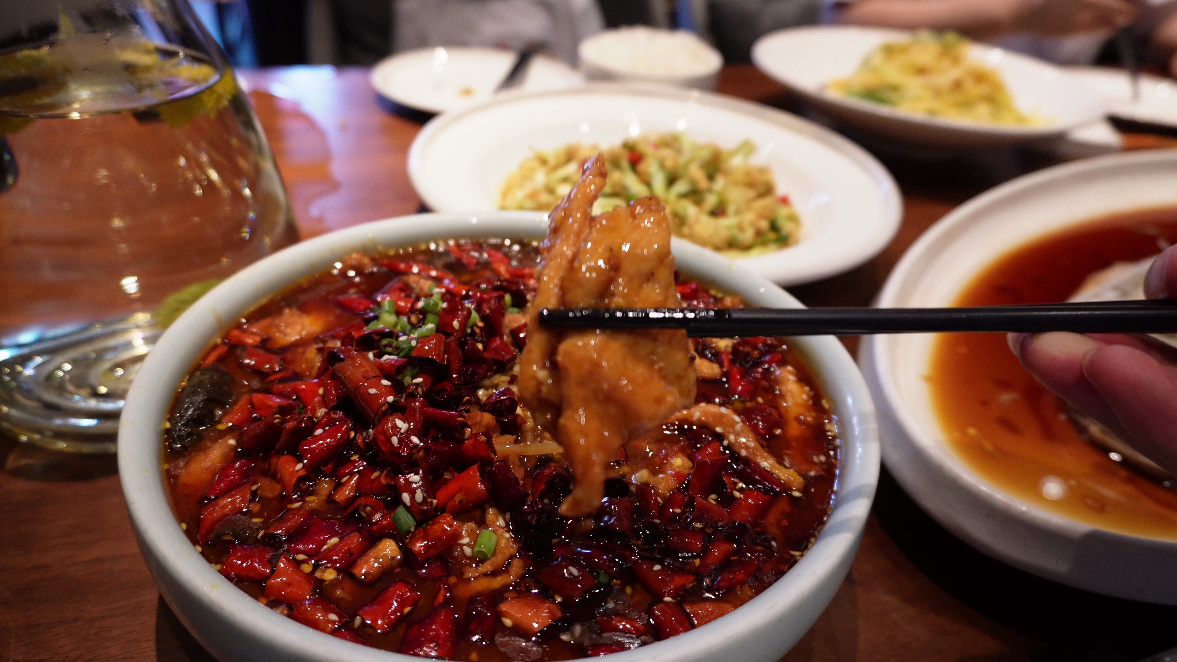 98在哈尔滨群力高档餐厅吃四个菜品,当成盒饭吃都没有问题