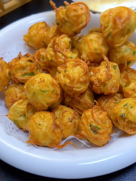 做了一锅土豆丝的素丸子,没想到自己很喜欢吃