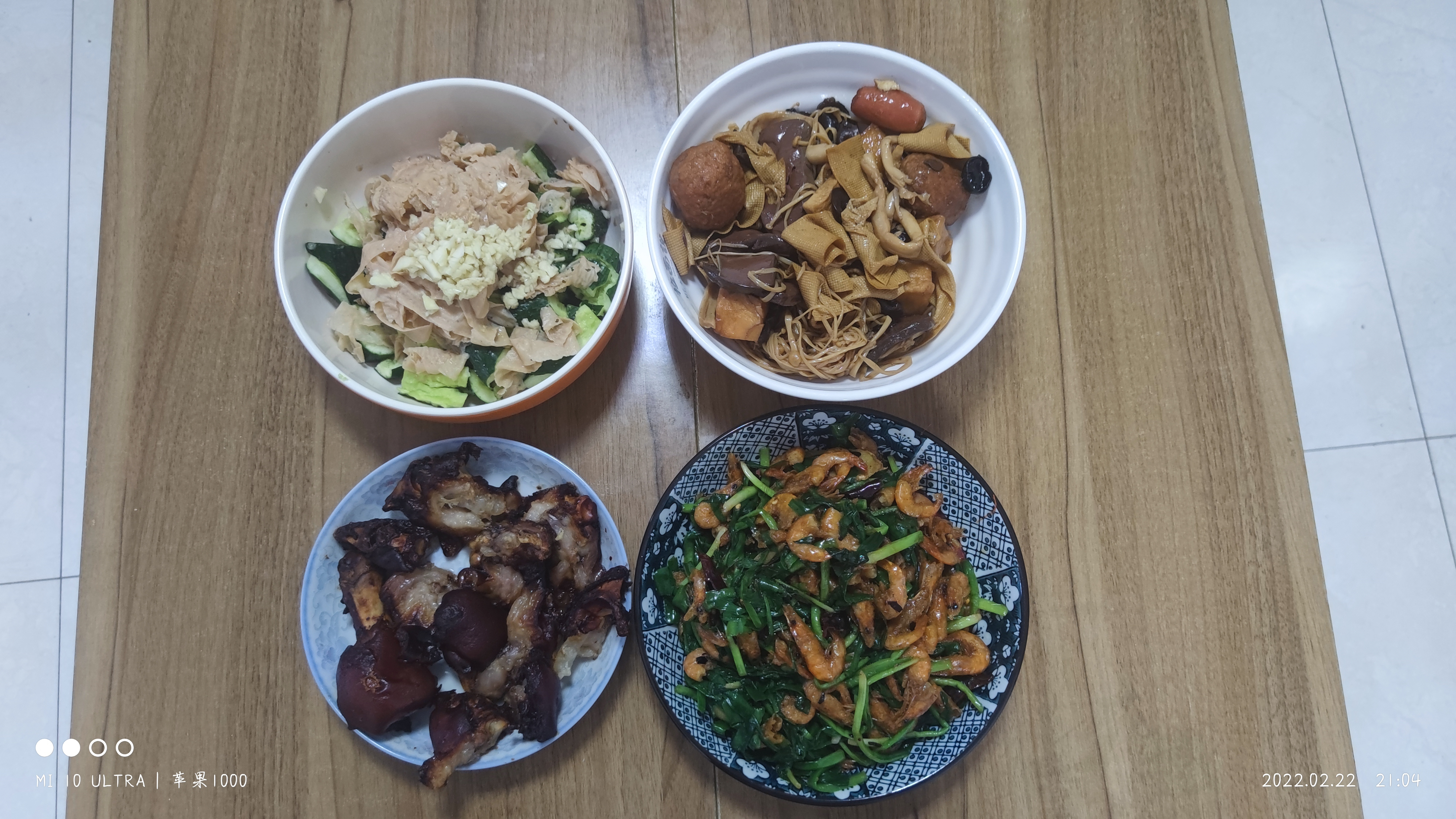 烤猪蹄,炸小河虾