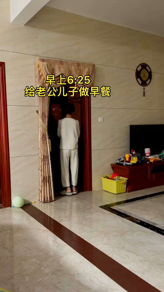 早起来给老公儿子做早餐一人一大碗砂锅粥吃完