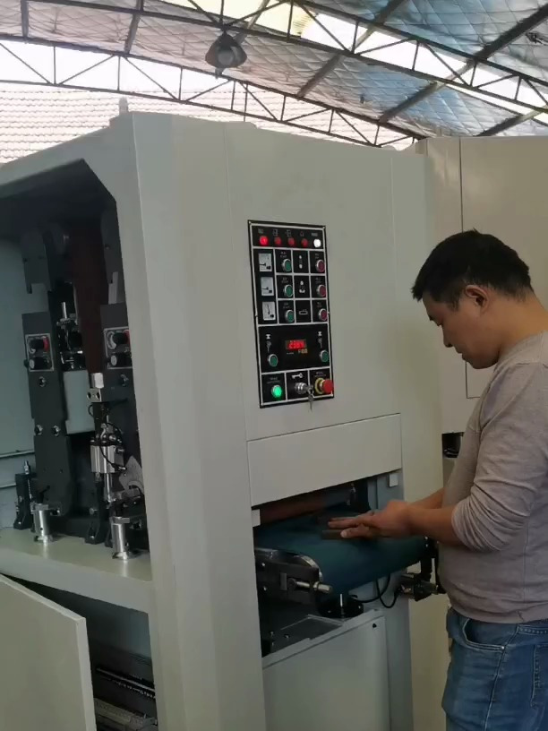 磁铁吸附式金属小件砂光机