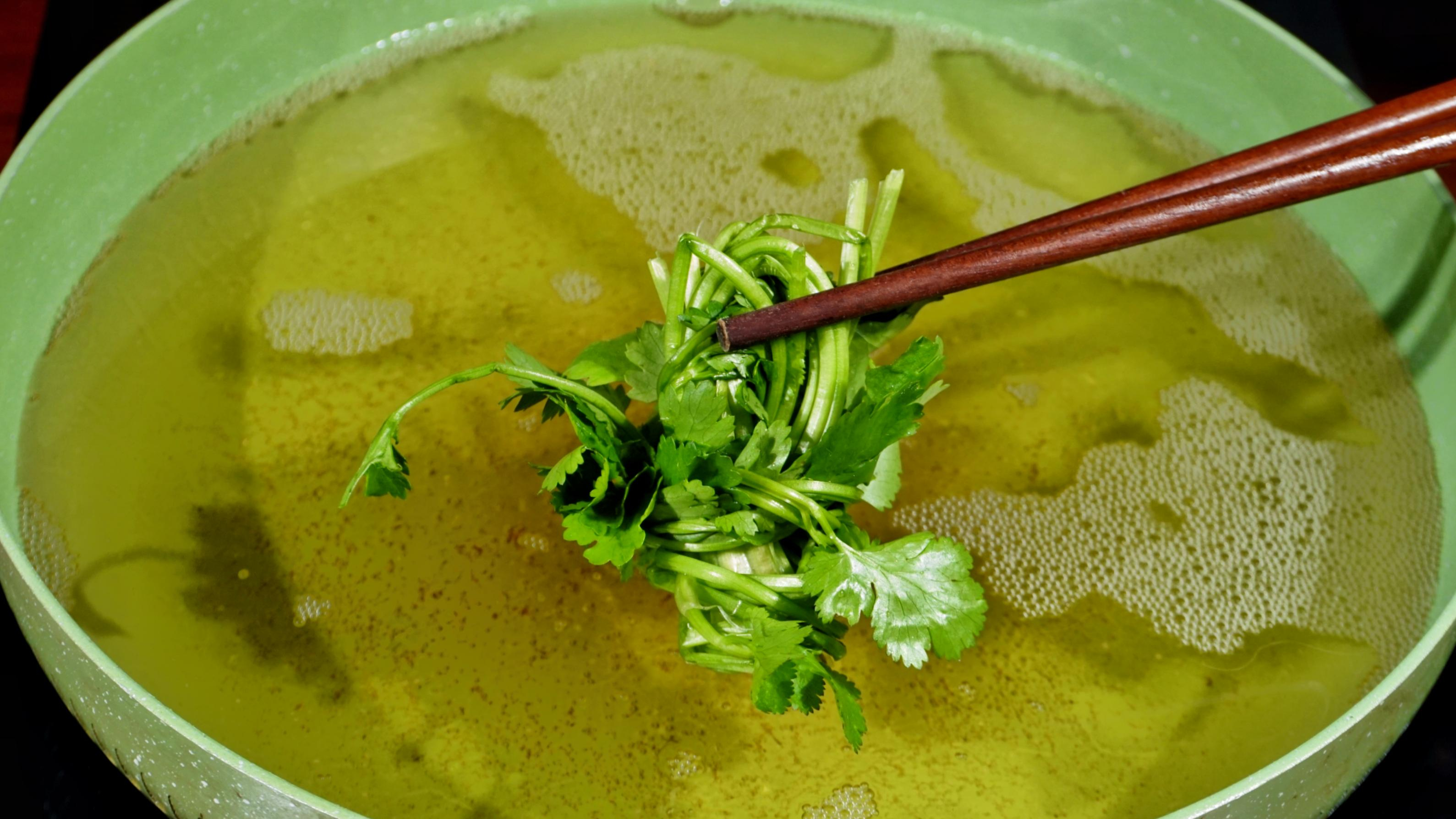 冬天要多吃香菜,教你一个新做法,我家一周吃五次,营养又美味