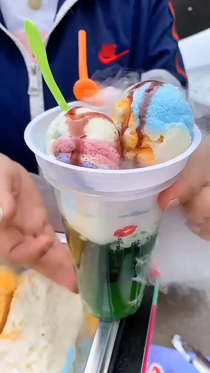 手工七彩冰淇淋各种口味挖球雪糕冰激凌