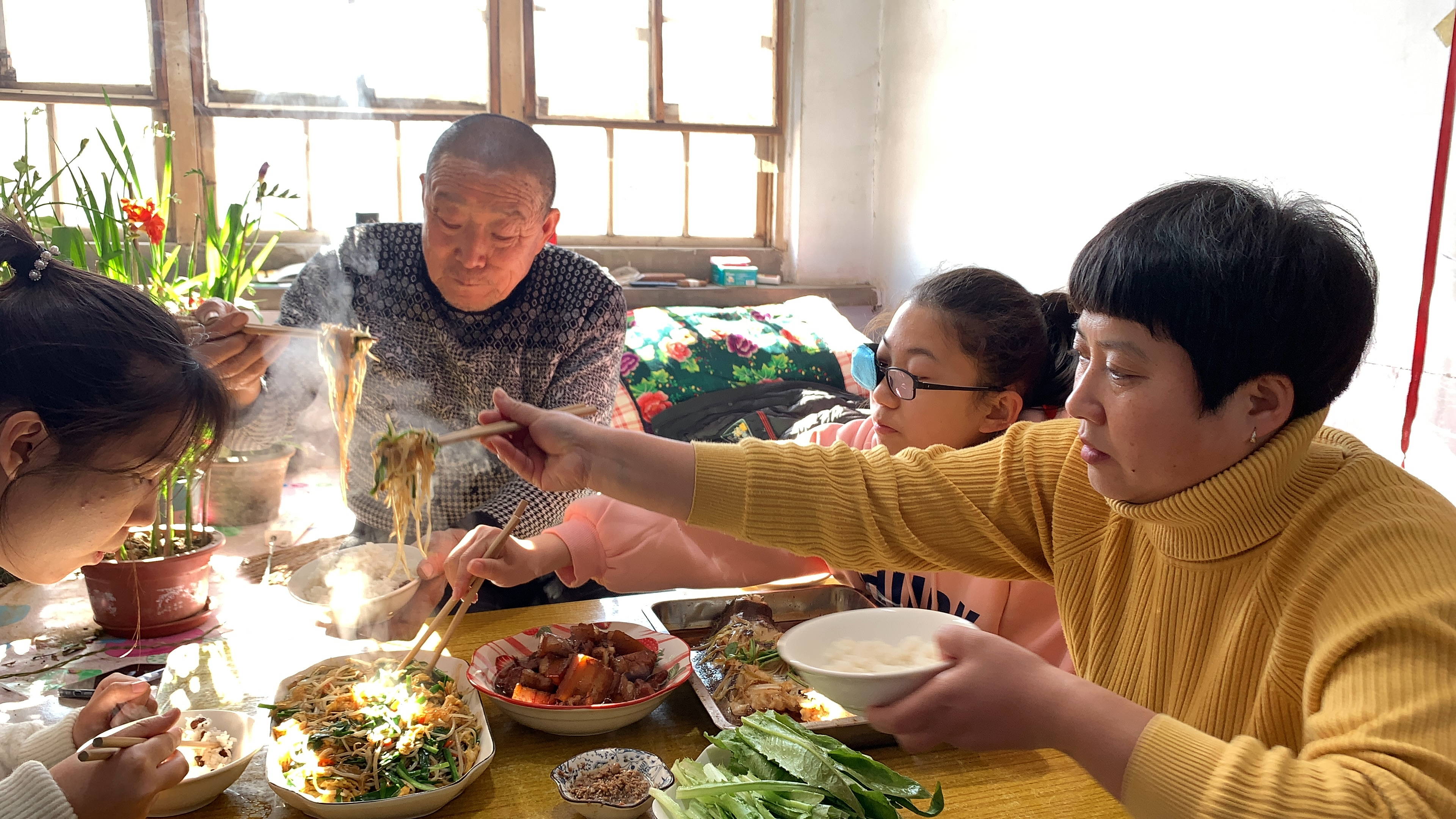 过年大鱼大肉吃腻了,做个简单家常小炒,有荤有素,好吃下饭