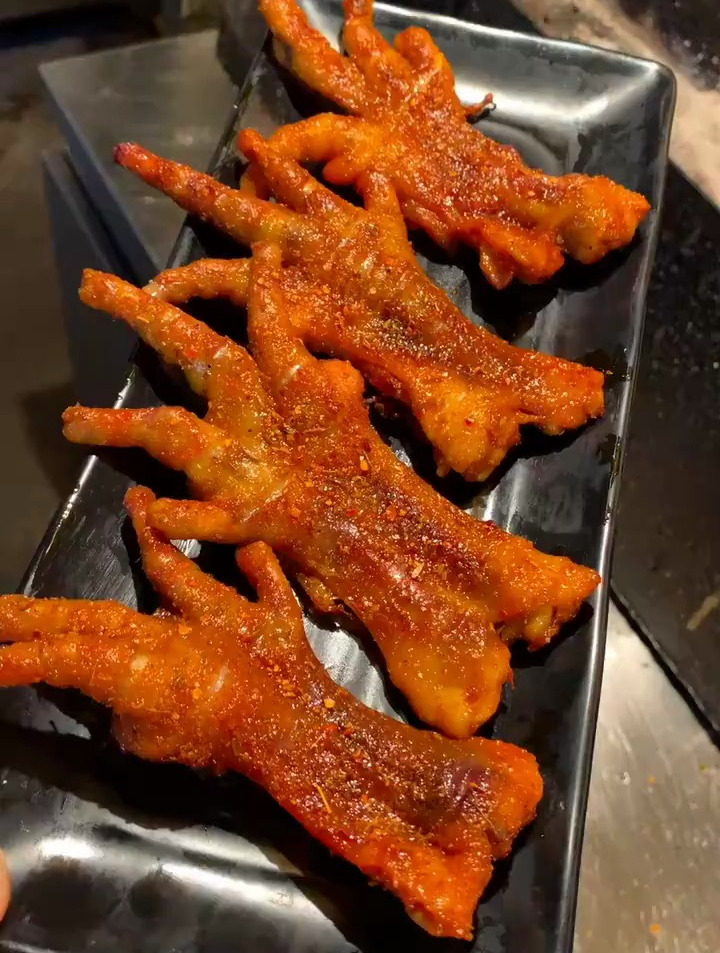 生烤麻辣凤凰爪,无美颜无滤镜,就说火候跟口味-度小视